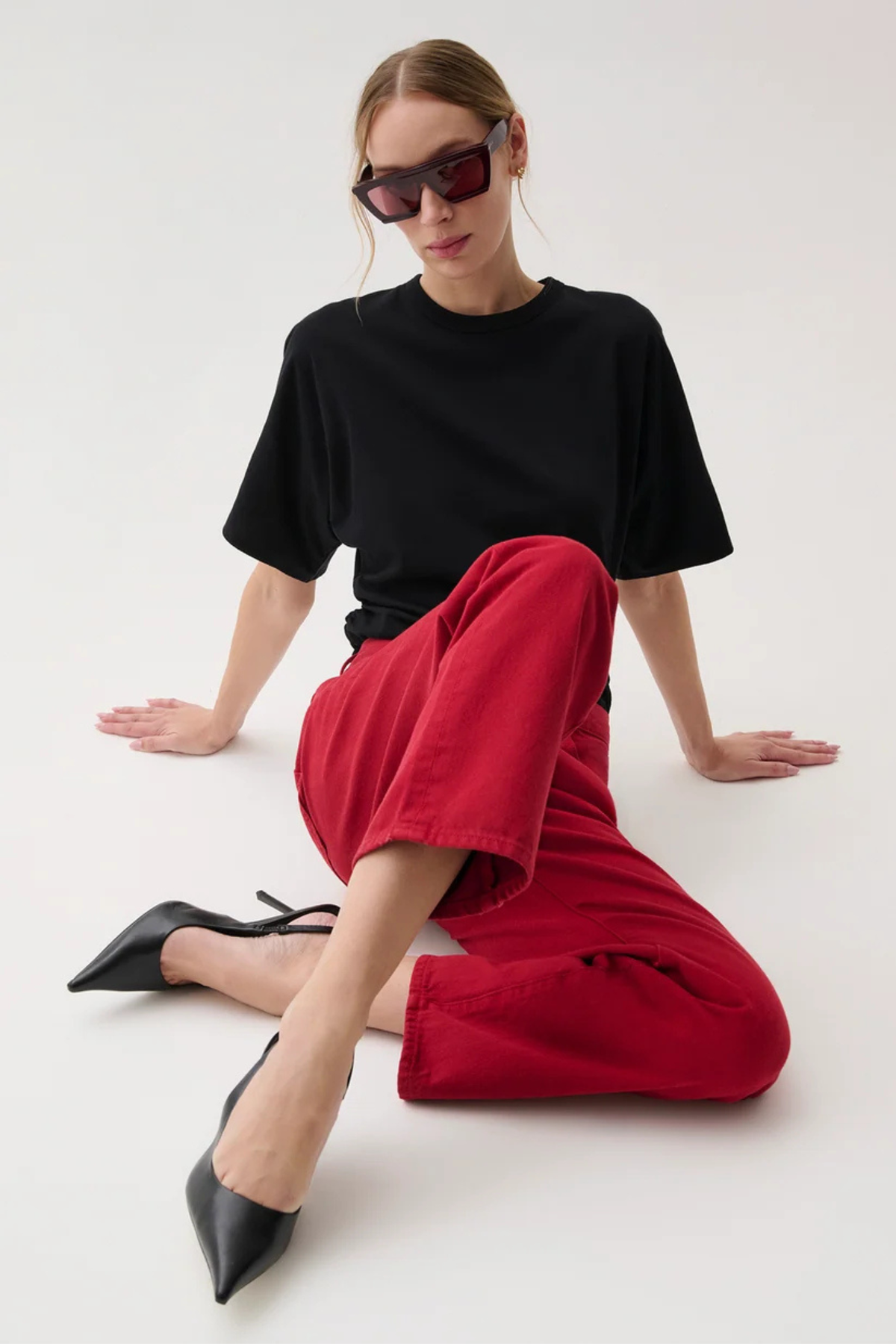 Lexi Savvy Red Mid Rise Bowed Straight