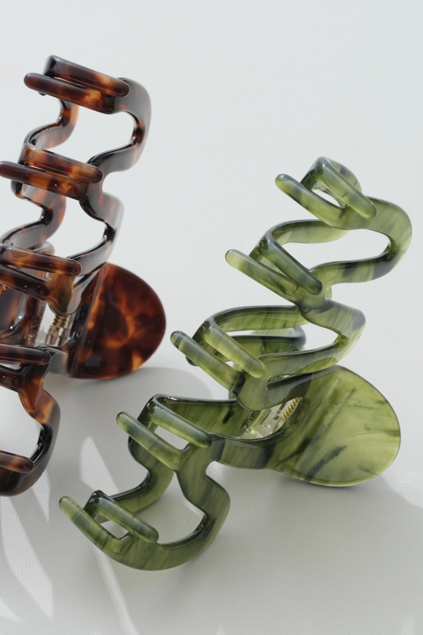 Willow Olive Large Squiggle Claw Clip