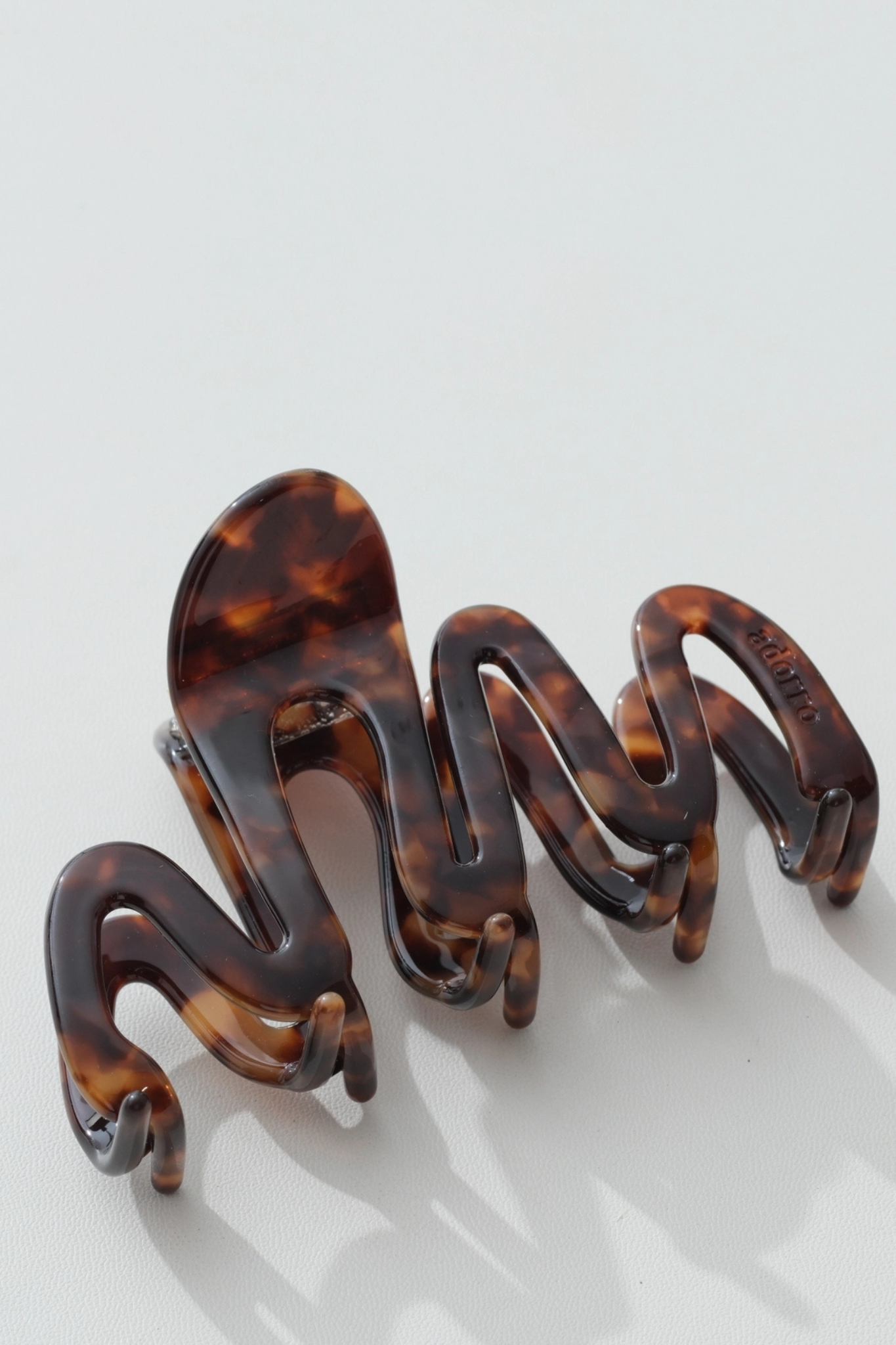 Willow Tortoise Large Squiggle Claw Clip