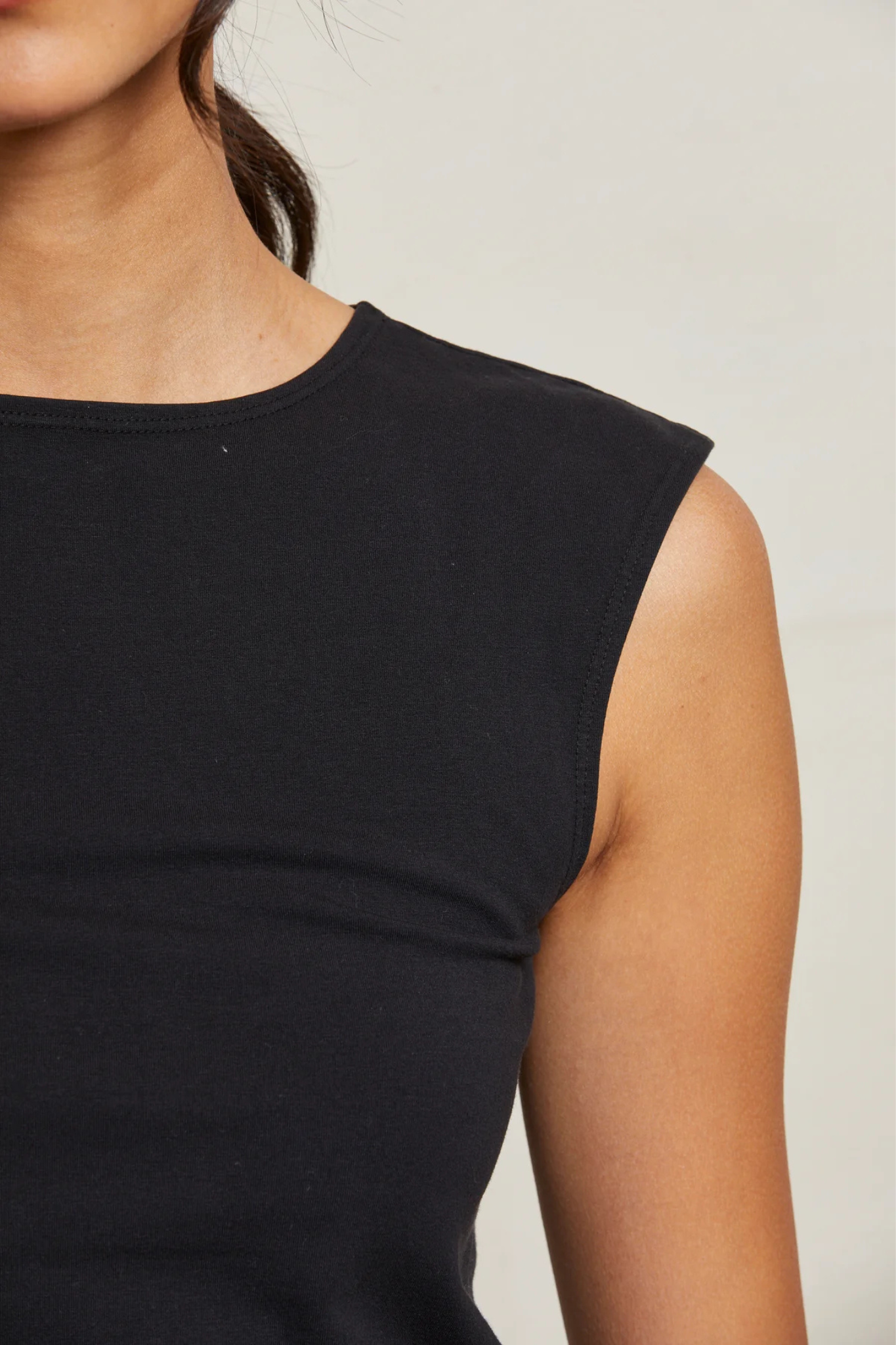 Elanor True Black 90s Muscle Tee