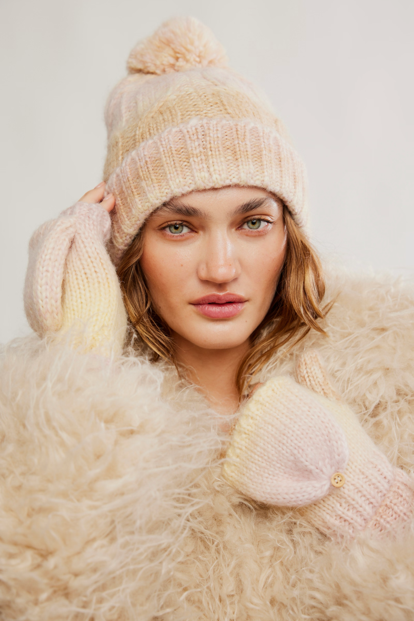 Rainbow Run Ivory Hat + Glove Set