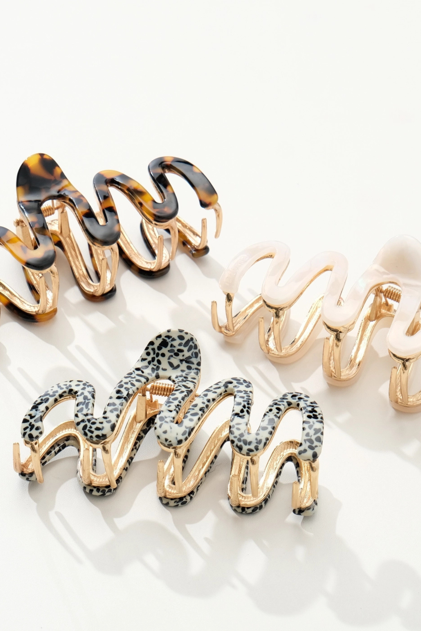 Willow Pearlescent Large Squiggle Metal Claw Clip