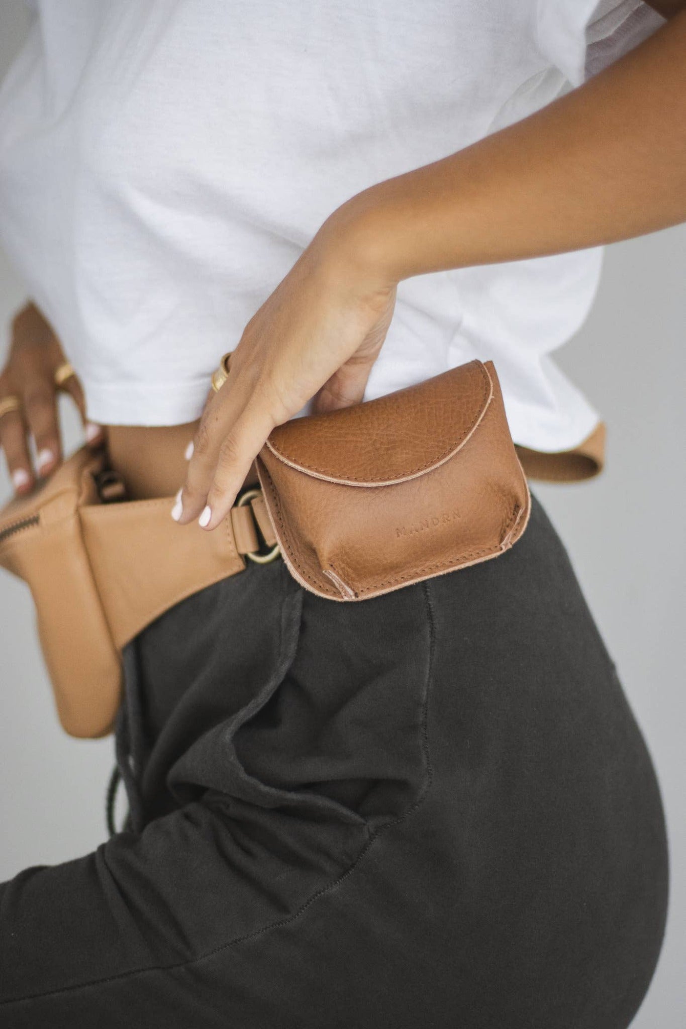 Billie Wallet Pouch - Tan