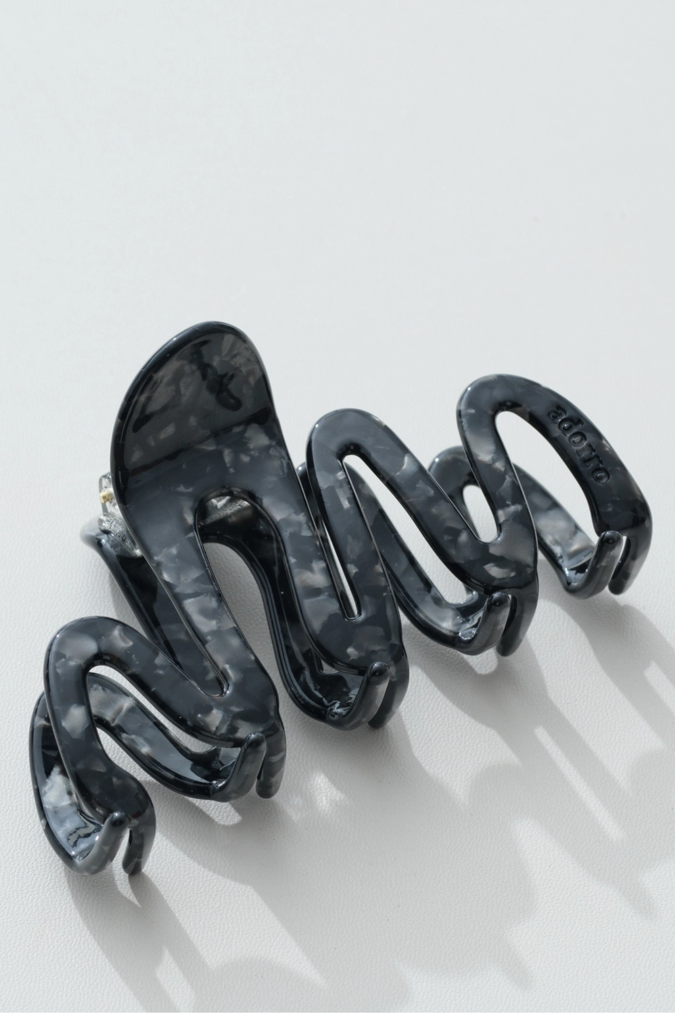 Willow Black Large Squiggle Claw Clip