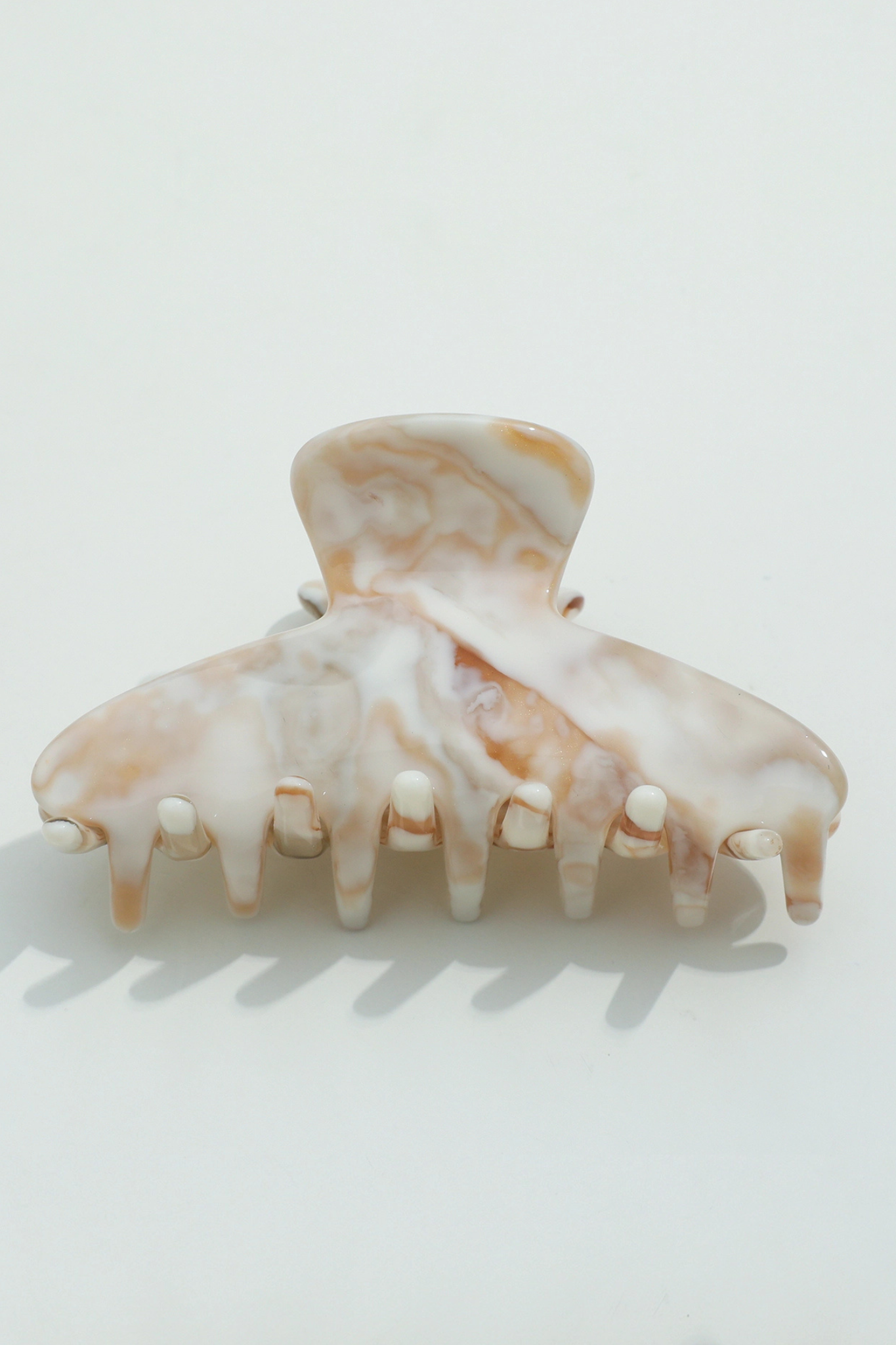 Calacatta Curved Claw Clip