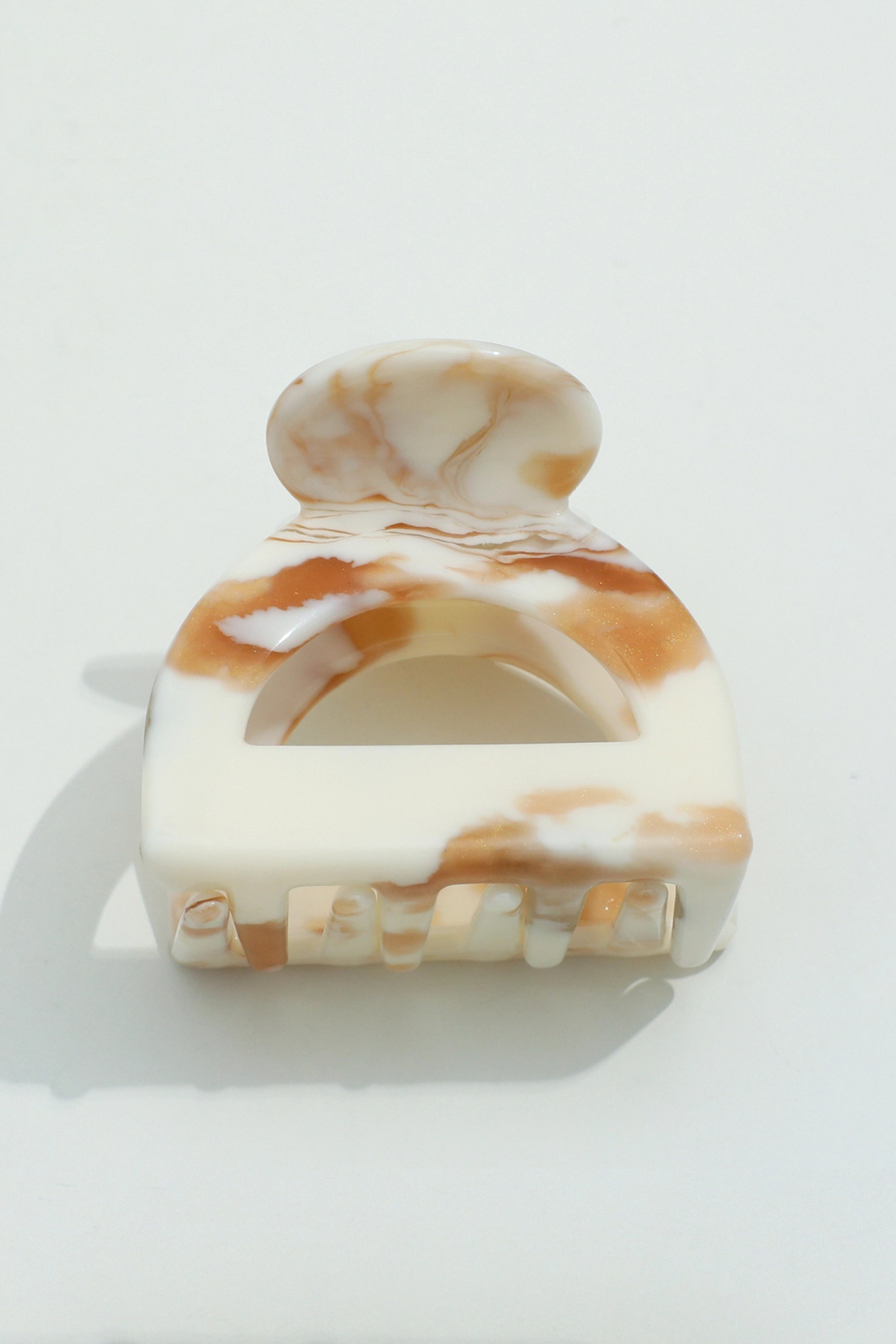 Calacatta Arched Claw Clip