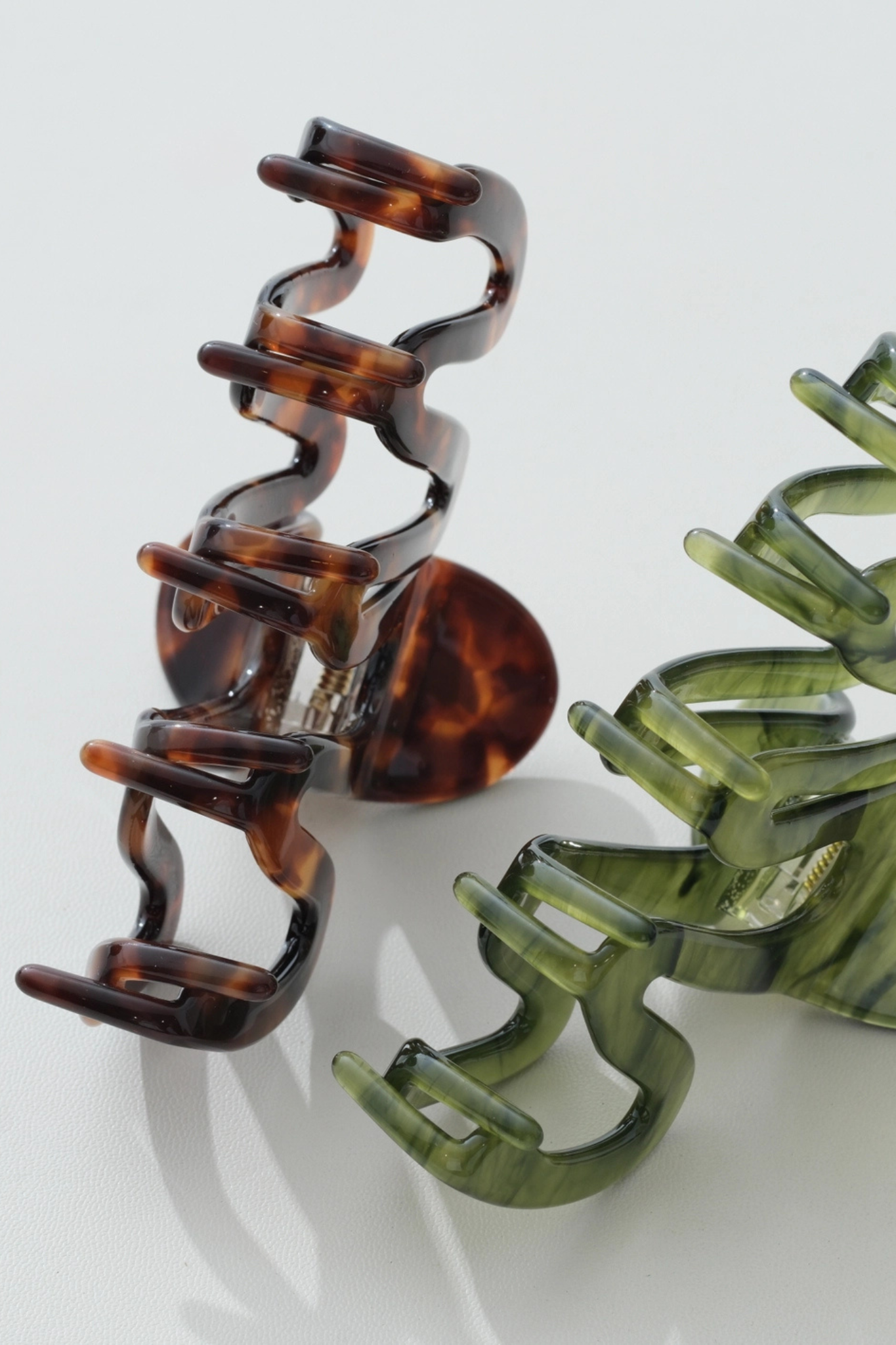 Willow Tortoise Large Squiggle Claw Clip