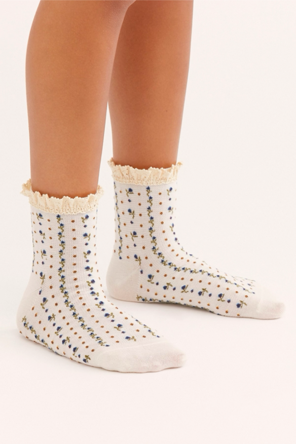 Rosebud Ivory Waffle Knit Socks