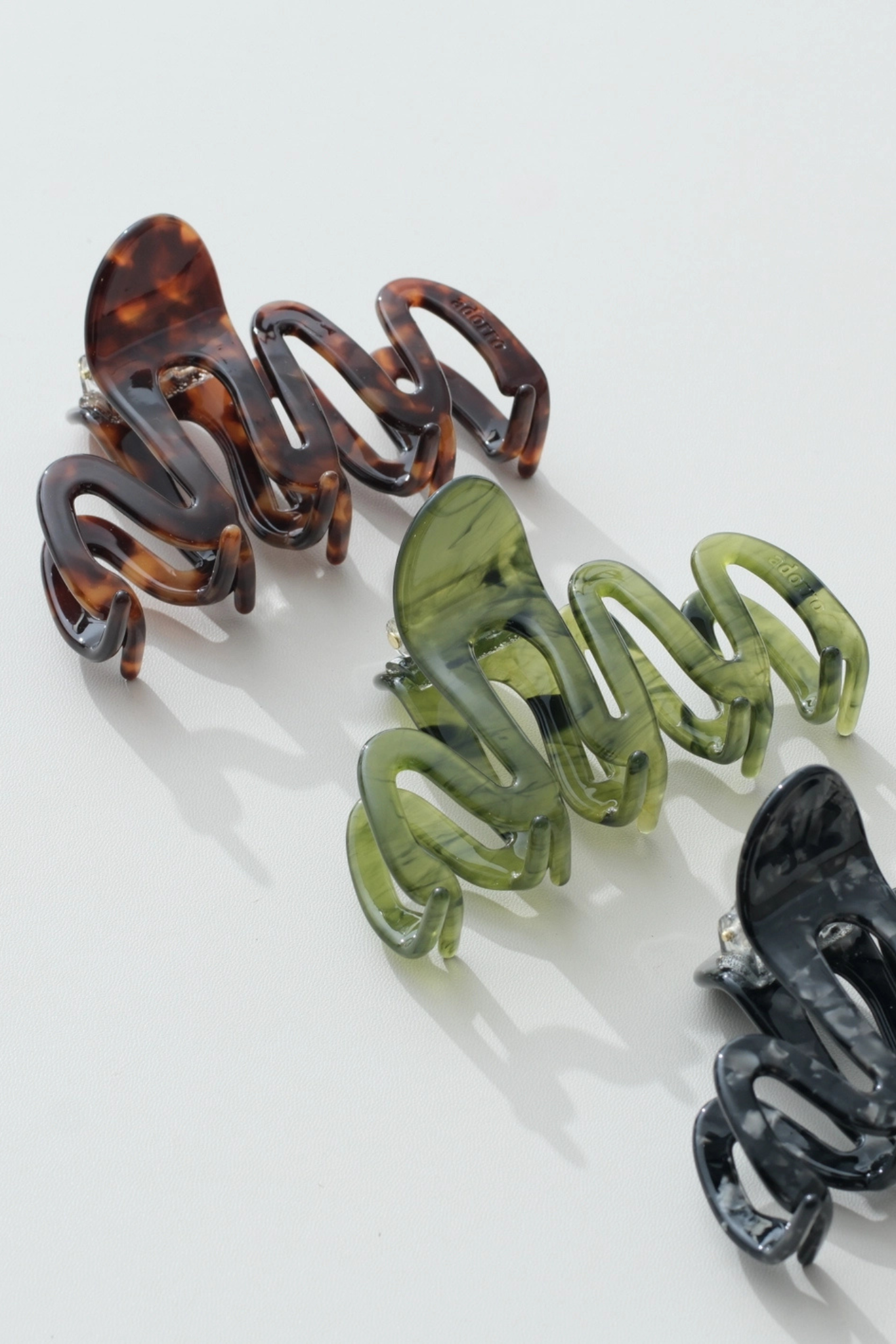Willow Tortoise Large Squiggle Claw Clip