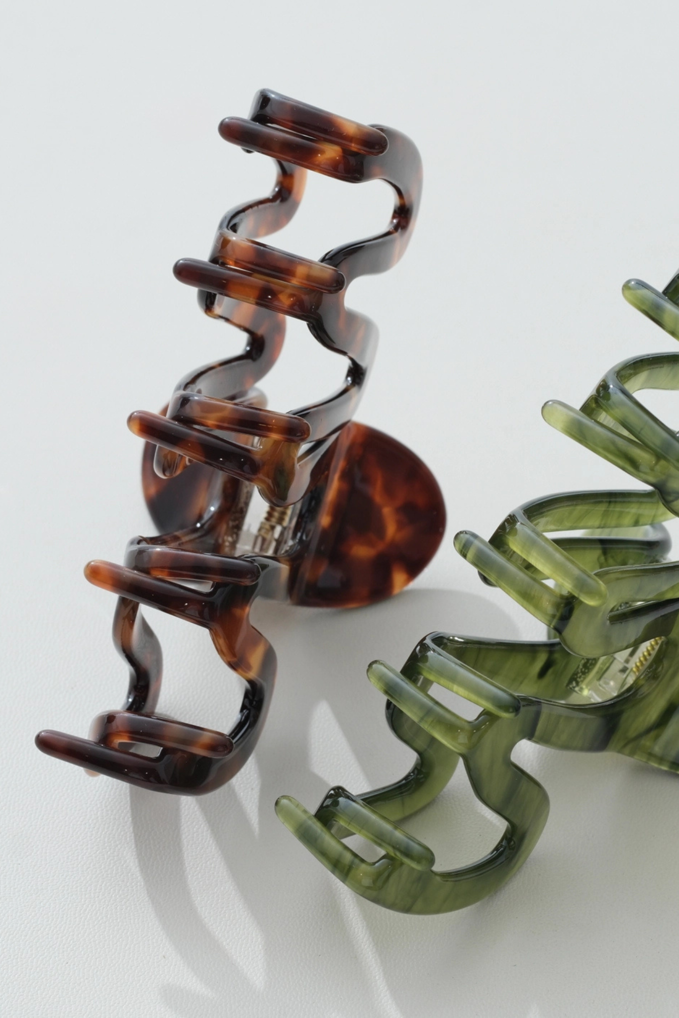 Willow Tortoise Large Squiggle Claw Clip