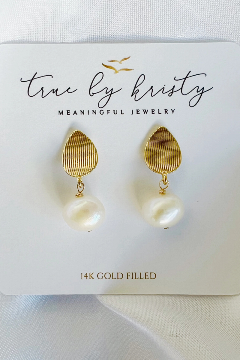 Annie Freshwater Pearl Studs