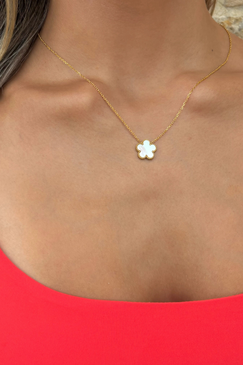 White Shell Flora Necklace