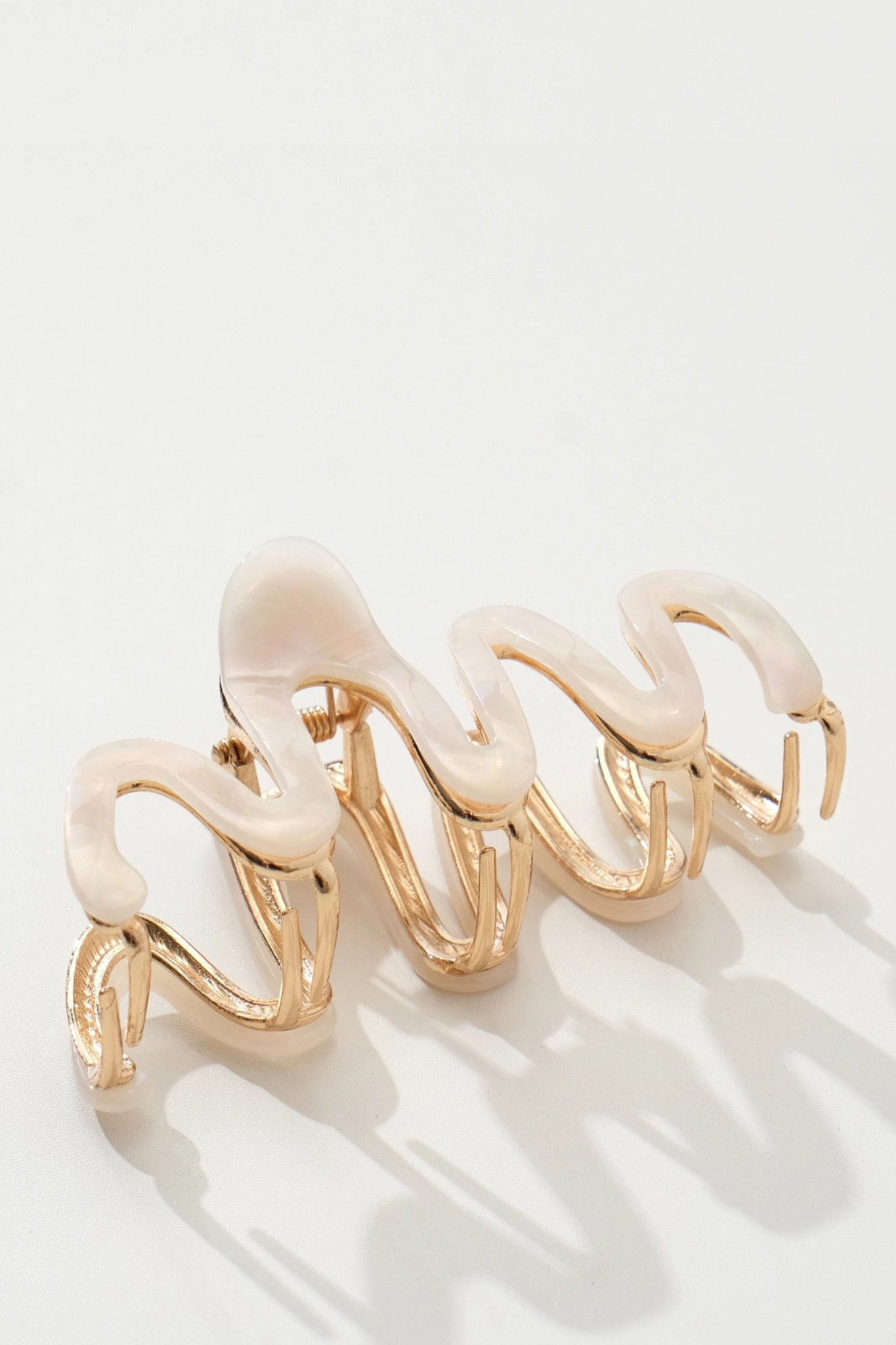 Willow Pearlescent Large Squiggle Metal Claw Clip