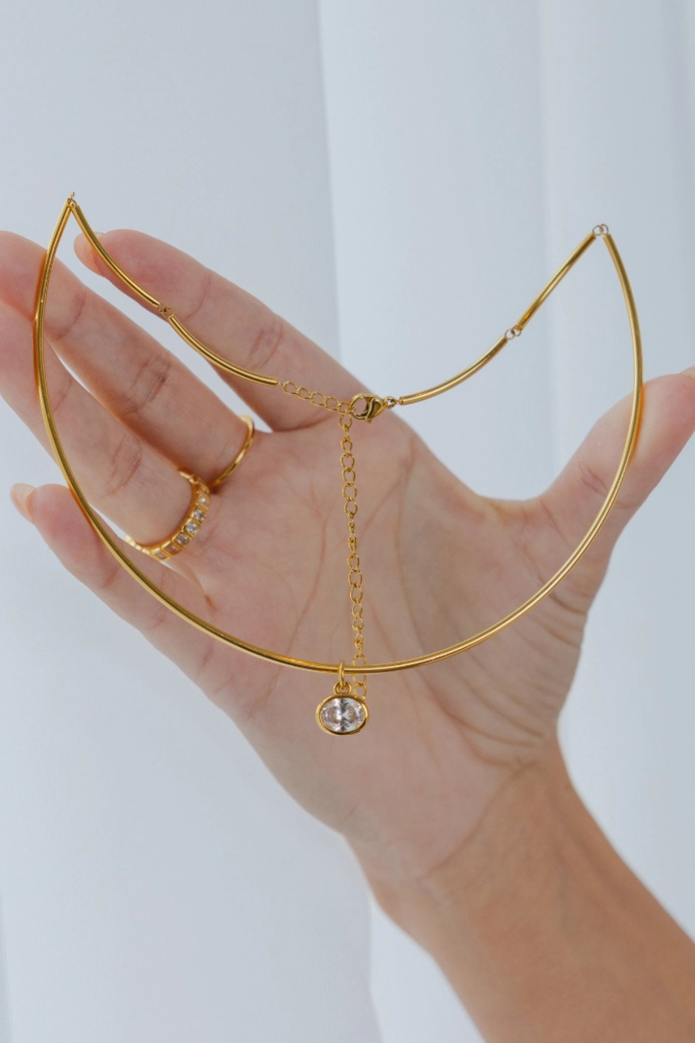 18K Gold Oval Crystal Collar Necklace