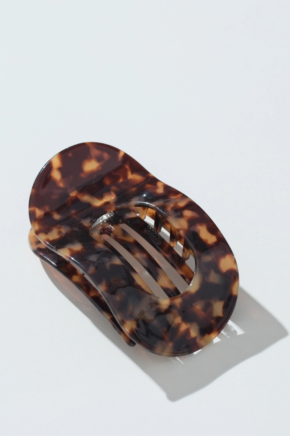 Tortoise Oval Flat Lay Claw Clip