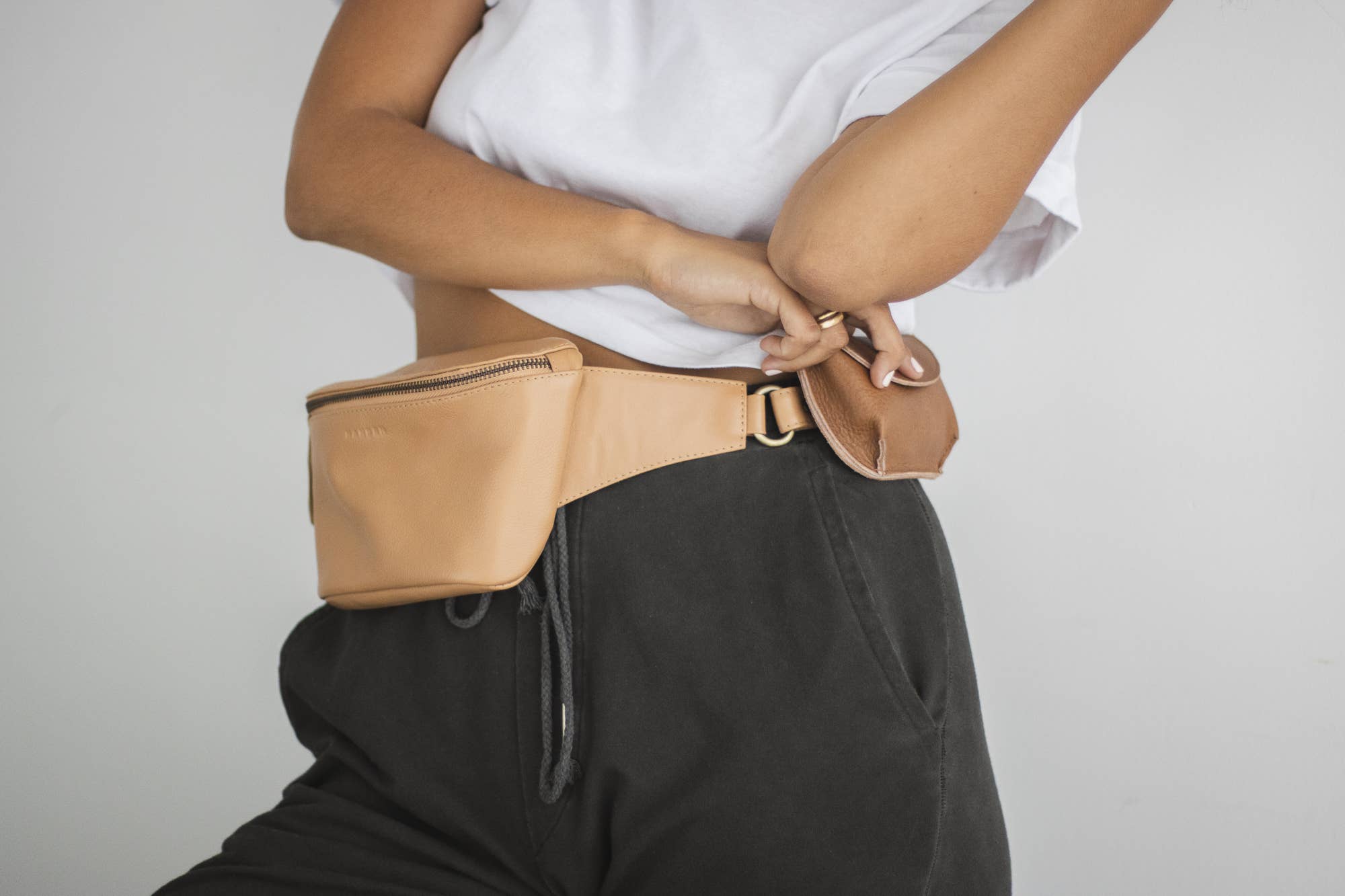 Billie Wallet Pouch - Tan